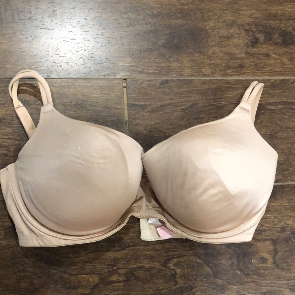 - Victoria secret very sexy push up bra -